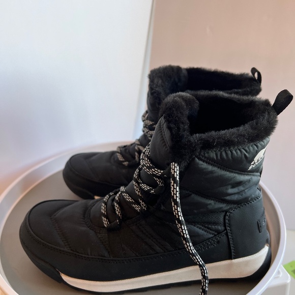 Sorel Whitney II Black Short Boots With Fur Lining - Picture 5 of 8